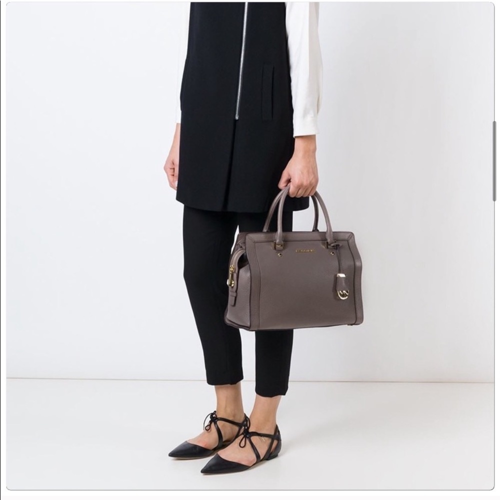 Michael Kors Collins Bag - Picture 3 of 4